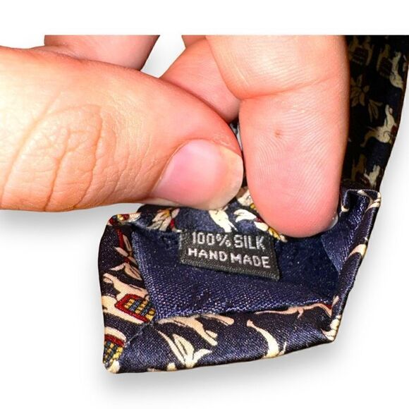 Hugo Boss Navy Elephant Print Handmade Neck Tie - Picture 6 of 6